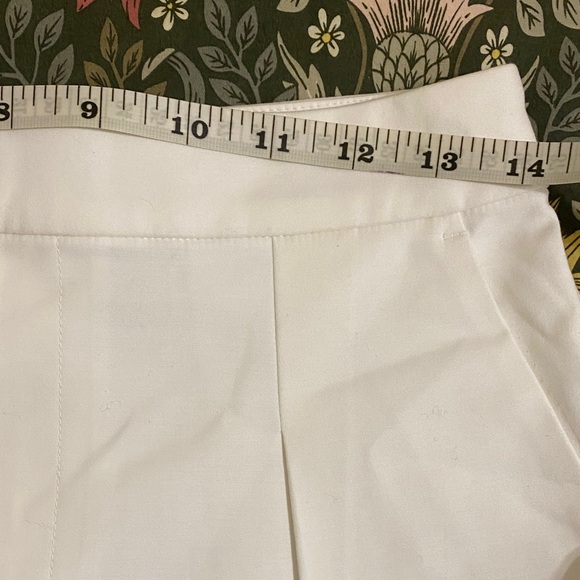 Lauren Ralph Lauren Cream Women's Pleated Shorts - Picture 6 of 10